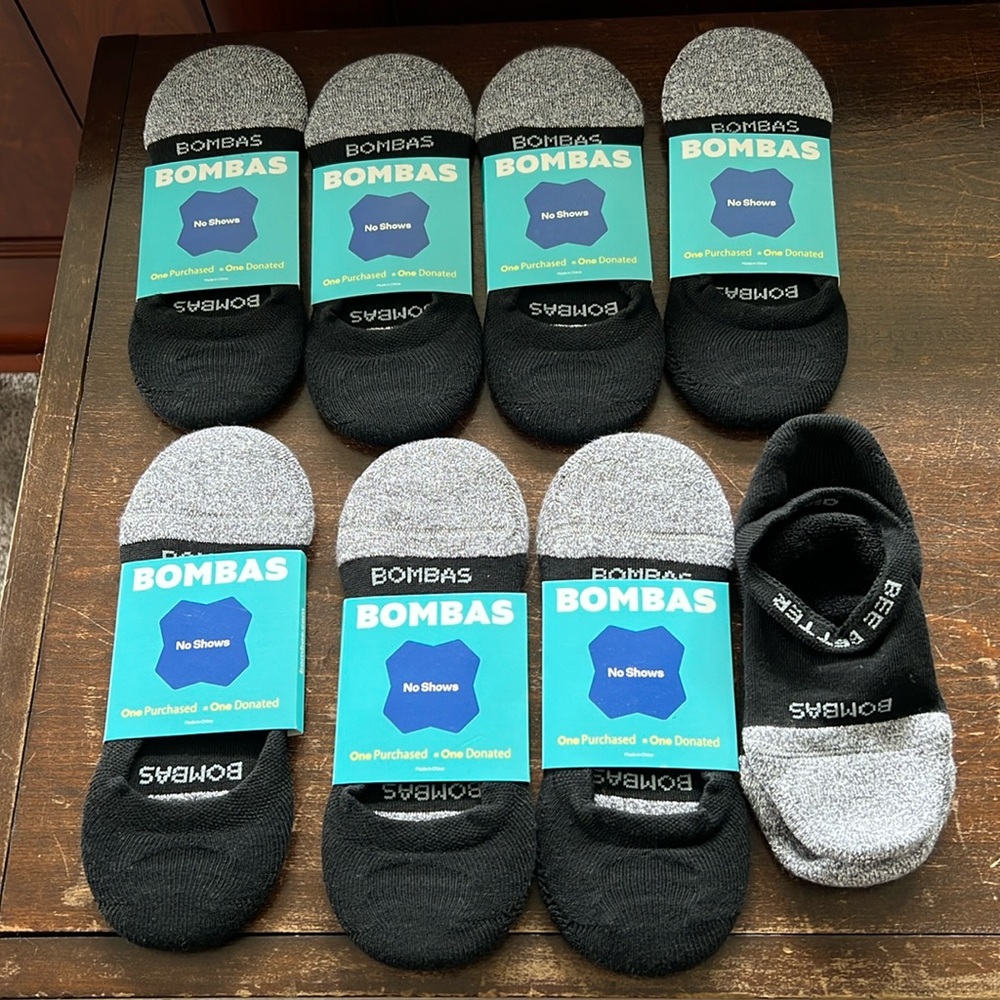 NWT 8 pairs of Bombas no show black socks size medium bundle
